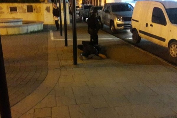 Persecución en pleno microcentro detienen a dos arrebatadores que le