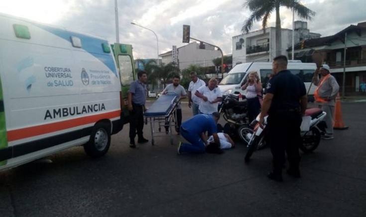 Mujer en moto sufrió heridas tras protagonizar un accidente