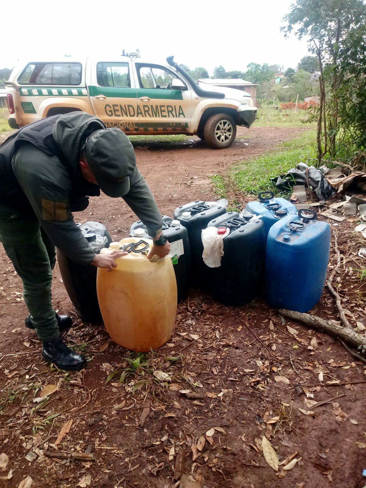 Gendarmería Nacional secuestró 1 350 litros de combustible de