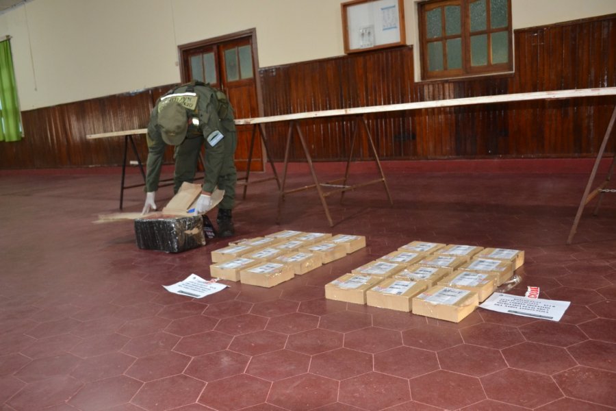 Corrientes Abren Encomiendas Y Descubren Distintos Medicamentos Sin