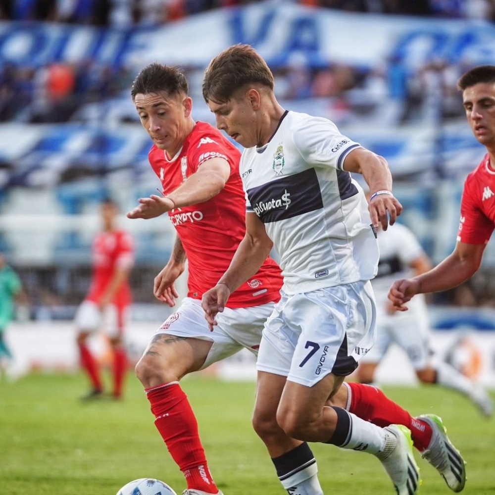 Gimnasia se lo dio vuelta a Huracán y pelea arriba en la Zona A