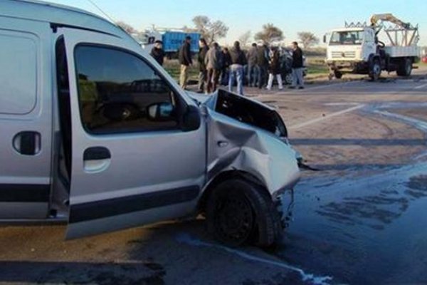 Ituzaingó: Choque frontal entre camioneta y auto dejó como saldo un muerto