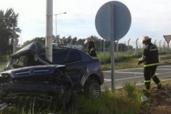 Mocoretá: Joven automovilista murió luego de chocar contra un poste de luz en la Autovía 14