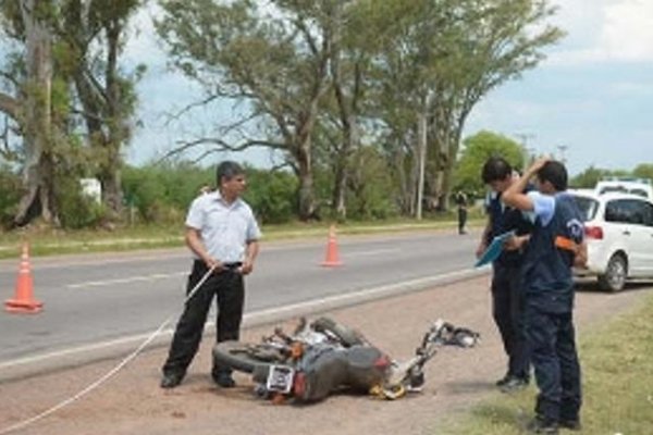 Libres: Choque entre motocicleta y auto dejó como saldo un muerto