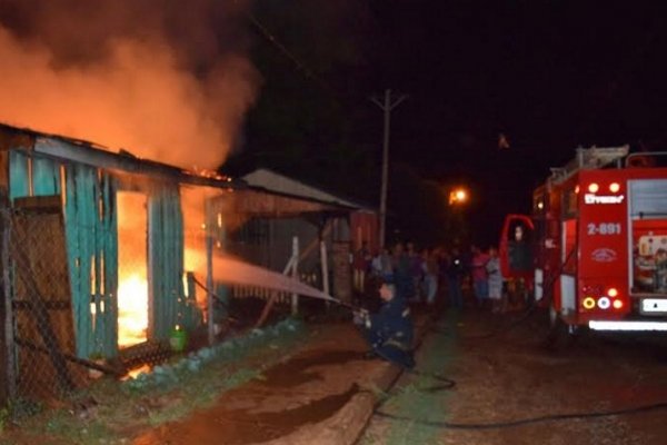 Hombre terminó con el 90 por ciento del cuerpo quemado tras el incendio de su precaria vivienda