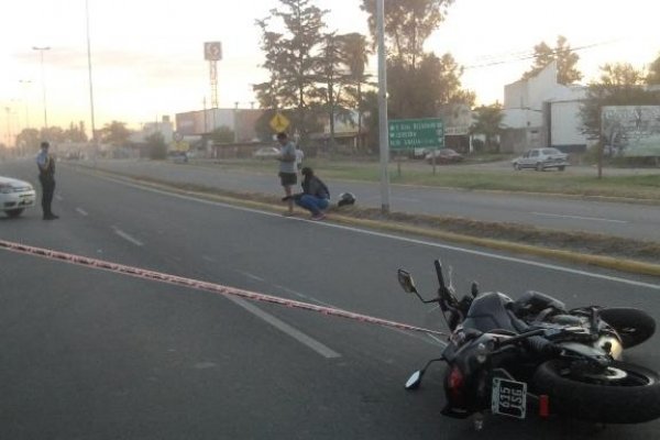 Ruta N° 5: Joven motociclista falleció luego de chocar contra un camión repartidor de gas