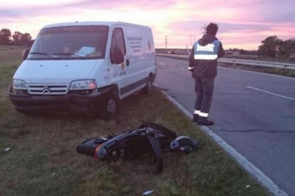 Esquina: Mujer motociclista falleció tras chocar contra una combi