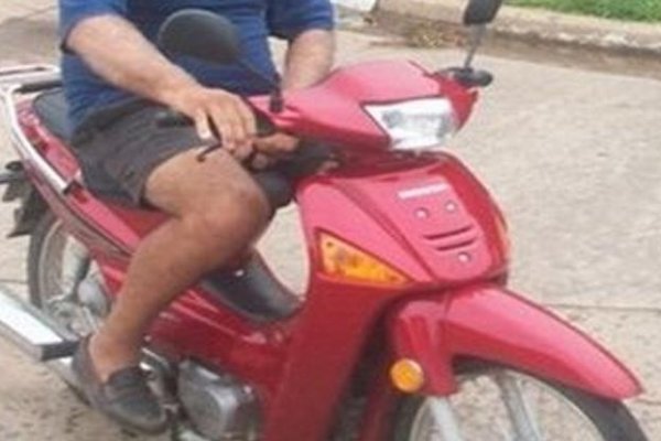 Robo en el barrio Camba Cuá: Dos ladrones interceptaron a una mujer y se llevaron su moto