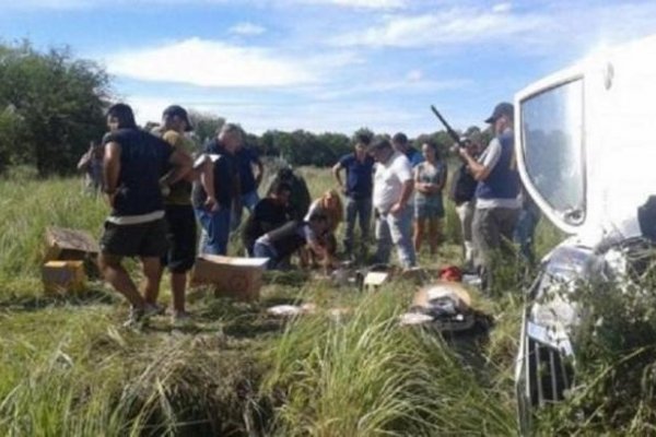 Funcionario volcó su camioneta con 50 kg de cocaína y quedó detenido