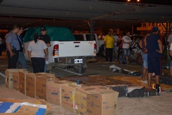 Incautaron más de 900 kilos de marihuana en la playa de estacionamiento del Carrefour