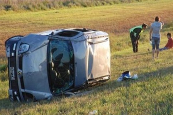 Corrientes: Un muerto al volcar una camioneta y llegan a 33 las victimas fatales por accidentes viales