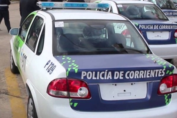 Hombre corre a los chicos con un machete  en el San Antonio Oeste