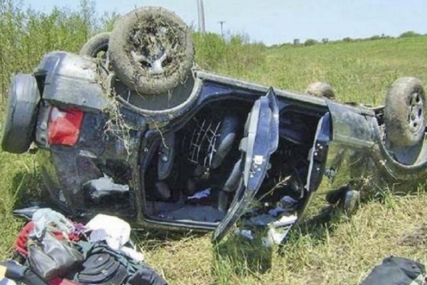 Una mujer falleció tras despiste y vuelco de una camioneta en Ruta 14