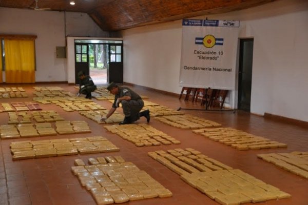 Gendarmería halló una tonelada de marihuana a orillas del río Paraná