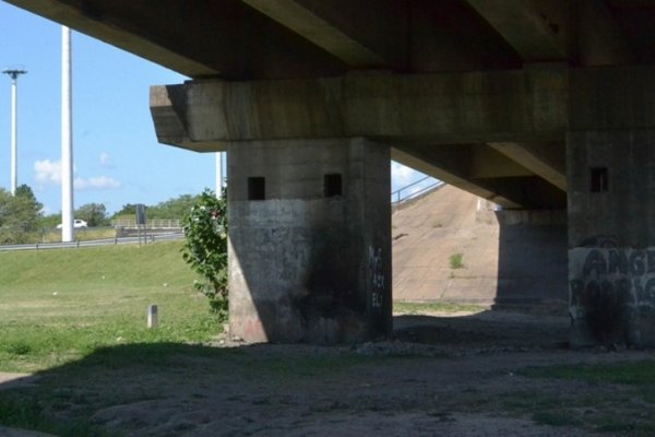 Tras presunto caso de violación, desalojaron a las personas que dormían bajo el puente