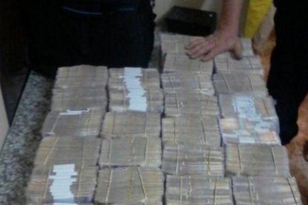 Llevaba más de 4 millones de pesos en un micro que partió de Corrientes y terminó detenido