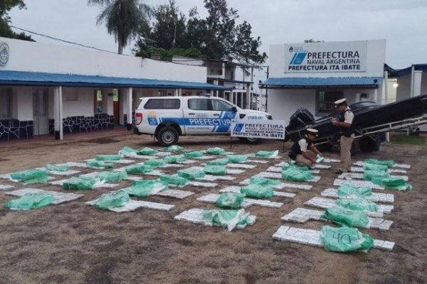 Corrientes: Prefectura decomisó 700 kilos de droga de una embarcación proveniente de Paraguay