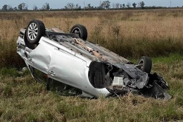 Corrientes: Vuelco y despiste de un automóvil se cobró la vida de una bebé de tan solo cuatro meses