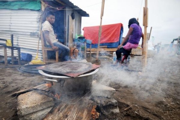 Sueldos al día pero pobres