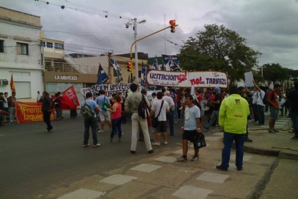 Manifestación  por el aumento en el precio del transporte interprovincial