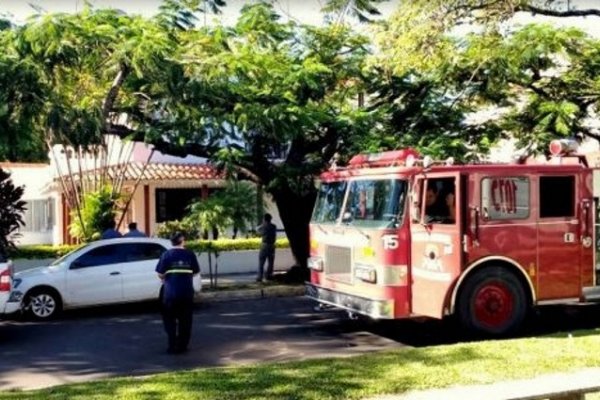 Principio de incendio en la residencia de Gustavo Canteros