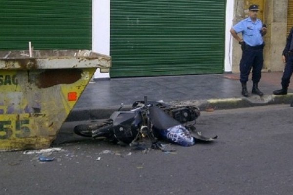 Motociclista murió luego de chocar contra contenedor de residuos