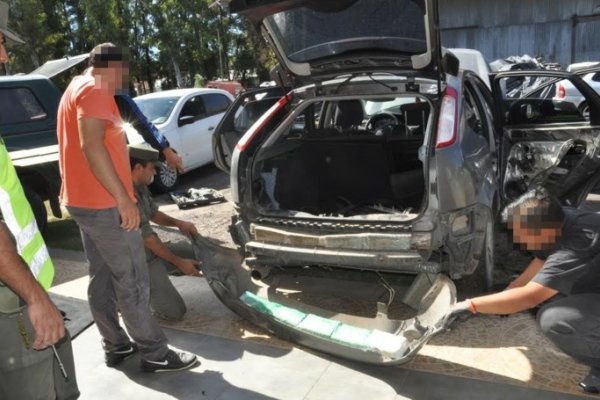 Santa Fe: Detectan 51 kilos de droga en la carrocería de un auto