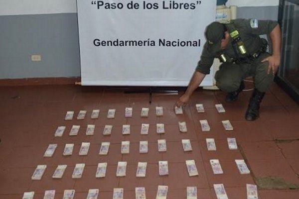 Tráfico de divisas en Corrientes: Gendarmería secuestró más de medio millón de pesos