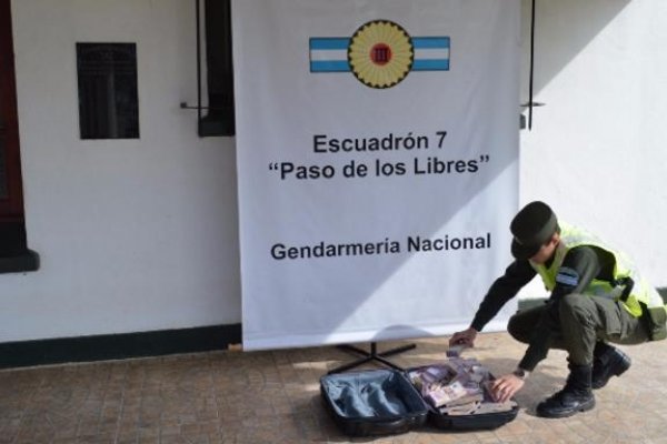 Paso de los Libres: Gendarmería Nacional secuestró 490 mil pesos en un auto de alta gama