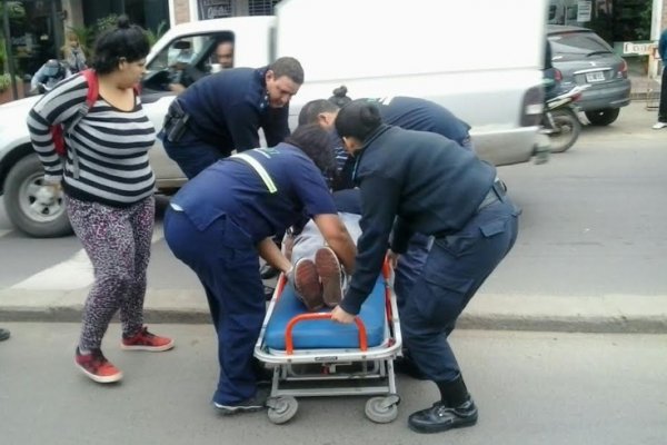 Terminó con fracturas expuestas tras ser chocada por una moto