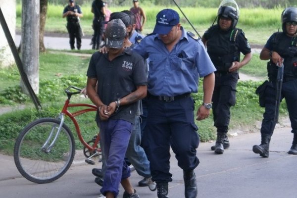 Prevención: La Policía demoró a varios jóvenes en la vía pública