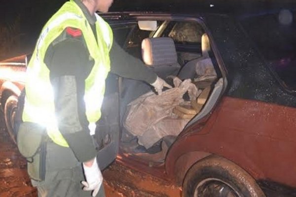 Misiones: Detuvieron a dos narcos que intentaron escapar en un auto con 126 kilos de marihuana