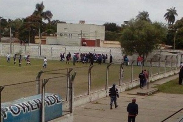 Parte médico: Descartaron operar al jugador que golpeó su cabeza contra un muro perimetral en cancha Lipton