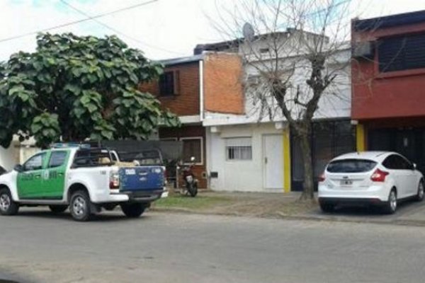 Corrientes: Apareció la mamá del bebé abandonado en una casa del barrio Mil Viviendas