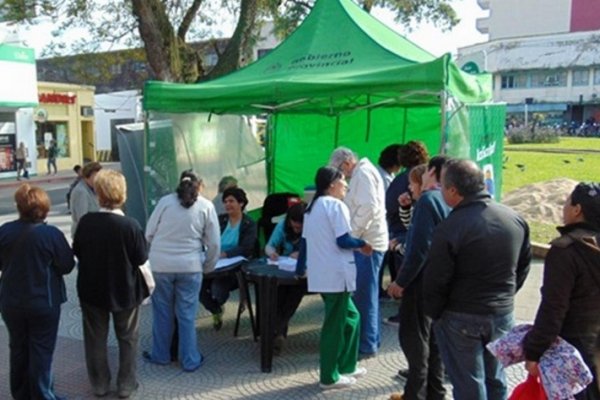 La carpa de vacunación volverá a la plaza para embarazadas y niños