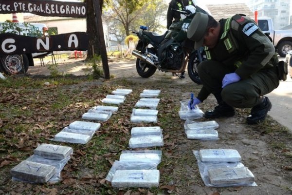 Puente Chaco - Corrientes: Secuestran más de 15 kilos de marihuana en un colectivo