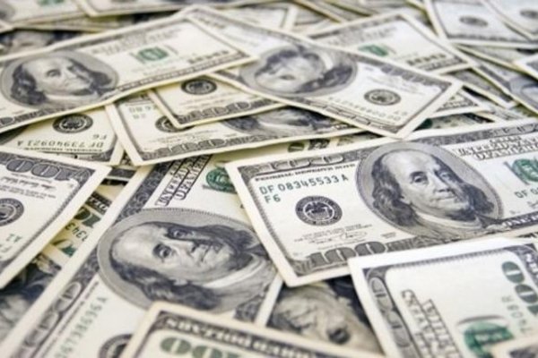 El dólar pegó otro salto: trepó 31 centavos a $15,43