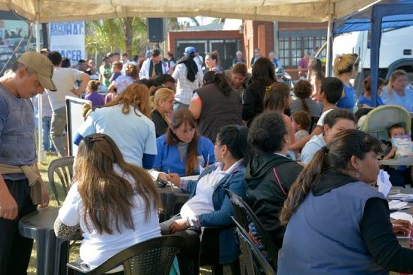 Casi 1.000 atenciones médicas gratuitos en barrio Independencia