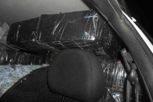 Incautan 608 kilos de marihuana que fueron abandonadas en un auto