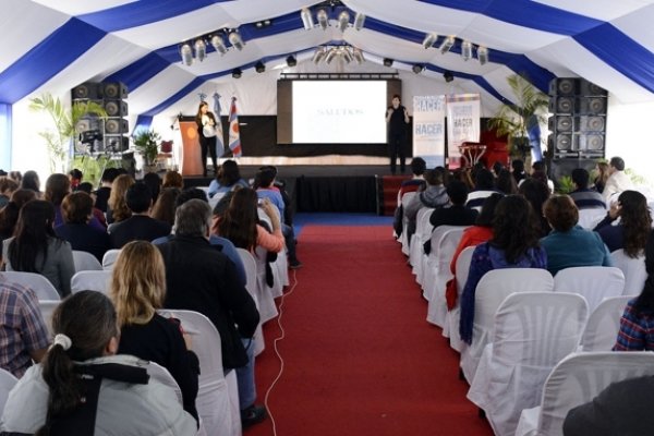 Curso introductorio a la Lengua de Señas en la Feria Popular del Libro