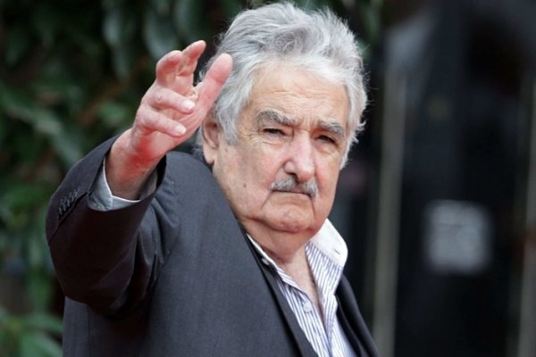 Mujica completó la programación de la Feria Provincial del Libro