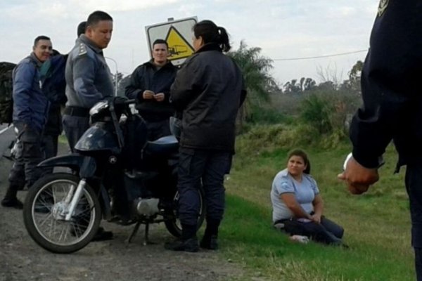 Penitenciaria derrapó de su moto tras un desperfecto mecánico