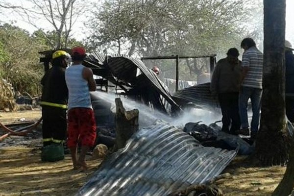 Un incendio destruyó una precaria vivienda en zona de La Tosquera