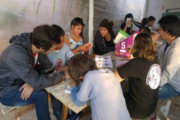 Descamisados retomó las clases de apoyo escolar en barrios capitalinos