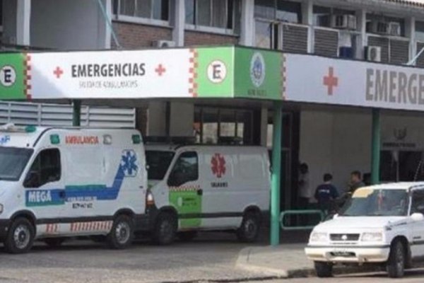 Motociclista terminó en el Hospital al chocar contra un perro