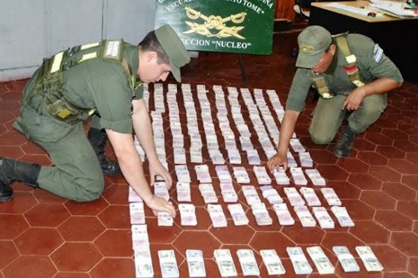 Tráfico de Divisas: Secuestraron más de un millón de pesos y cien mil dólares en Santo Tomé