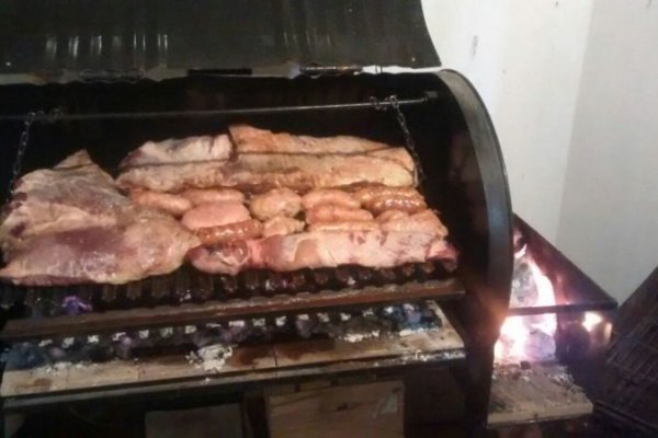 Efecto recesión: más de la mitad eliminó el asado con amigos