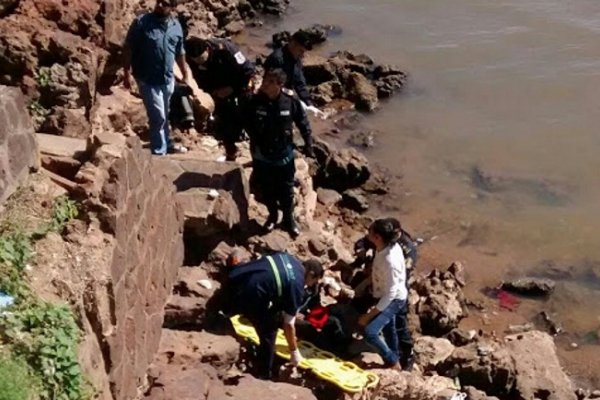 Chaqueño se descompensó y cayó entre las piedras cerca del puerto