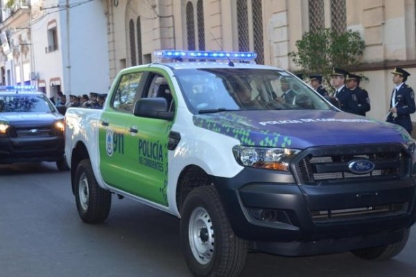 Entregaron más equipamiento, camionetas, cuatriciclos y dos lanchas a la Policía de Corrientes