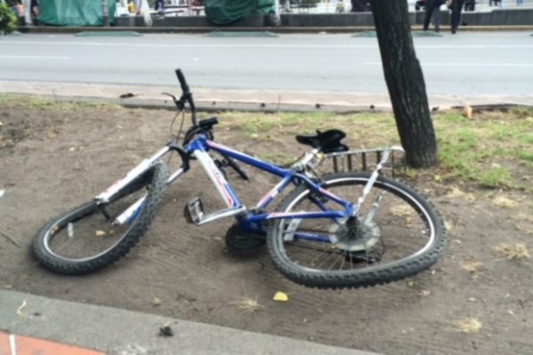 Corrientes: Motociclista chocó a un ciclista y se dio a la fuga